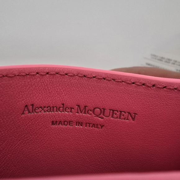 Alexander McQueen Skull Leather Phone-Case-On-Chain Fuchsia - Picture 8 of 8